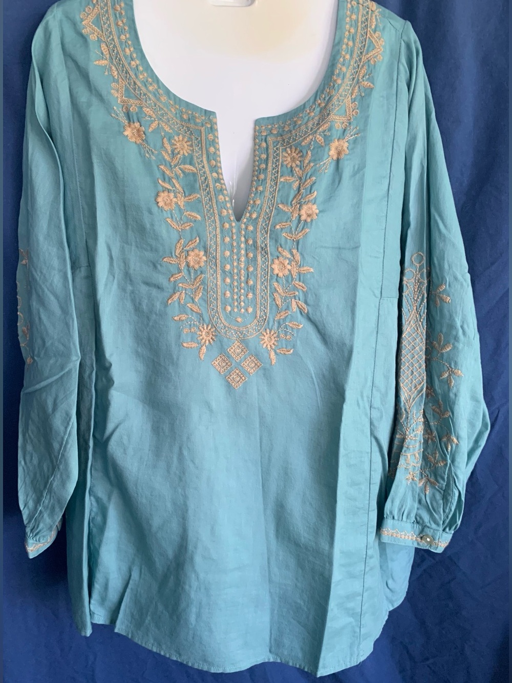 Gorgeous J. Jill Teal size M 100% Cotton Top with Beige Floral Embroidery